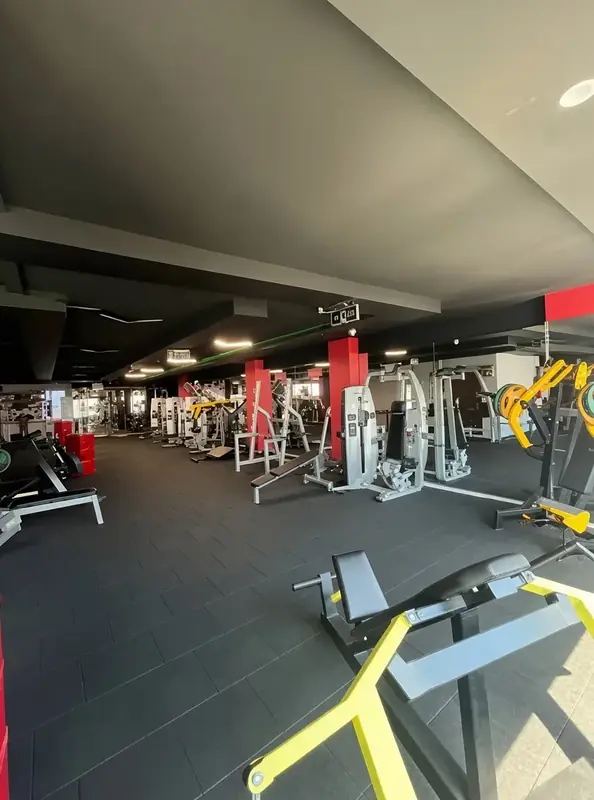 Bayrampaşa Crunch Fitness Ağırlık ve Kardiyo Ekipman Parkuru