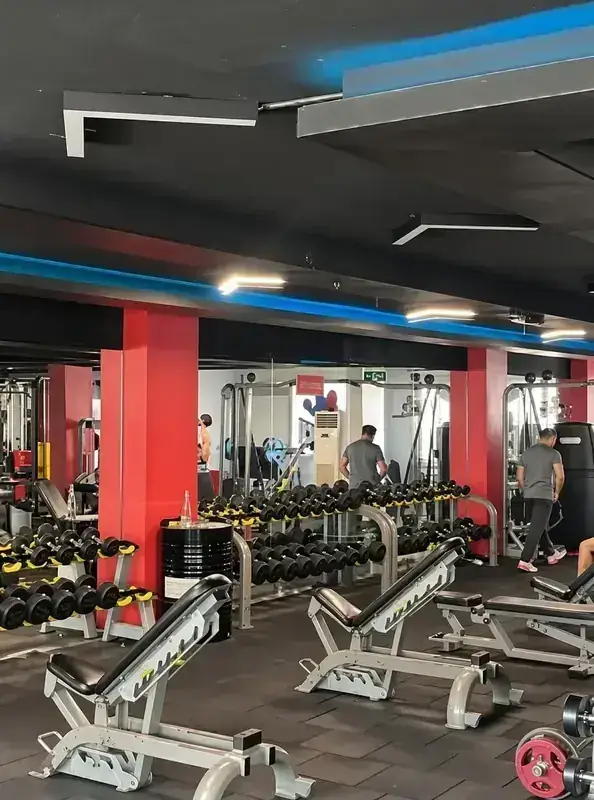 Gaziosmanpaşa ve Bayrampaşa Crunch Fitness Serbest Ağırlık ve Dambıl Parkuru