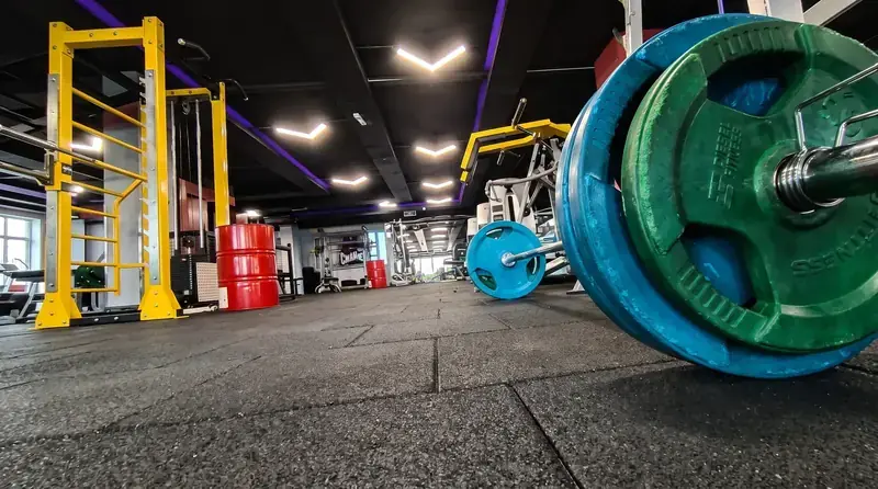 Bayrampaşa Crunch Fitness Bench Press ve Izole Ağırlık Alanı